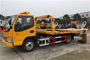 鹤岗哪里有拖车服务