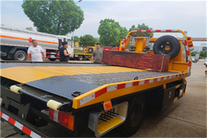 鹤岗附近拖车电话号码服务